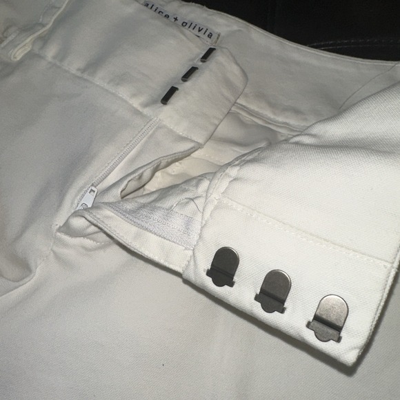 Alice + Olivia Women Size 6 Cotton Zipped Hook and Eye Cuffed Shorts White - Picture 5 of 9